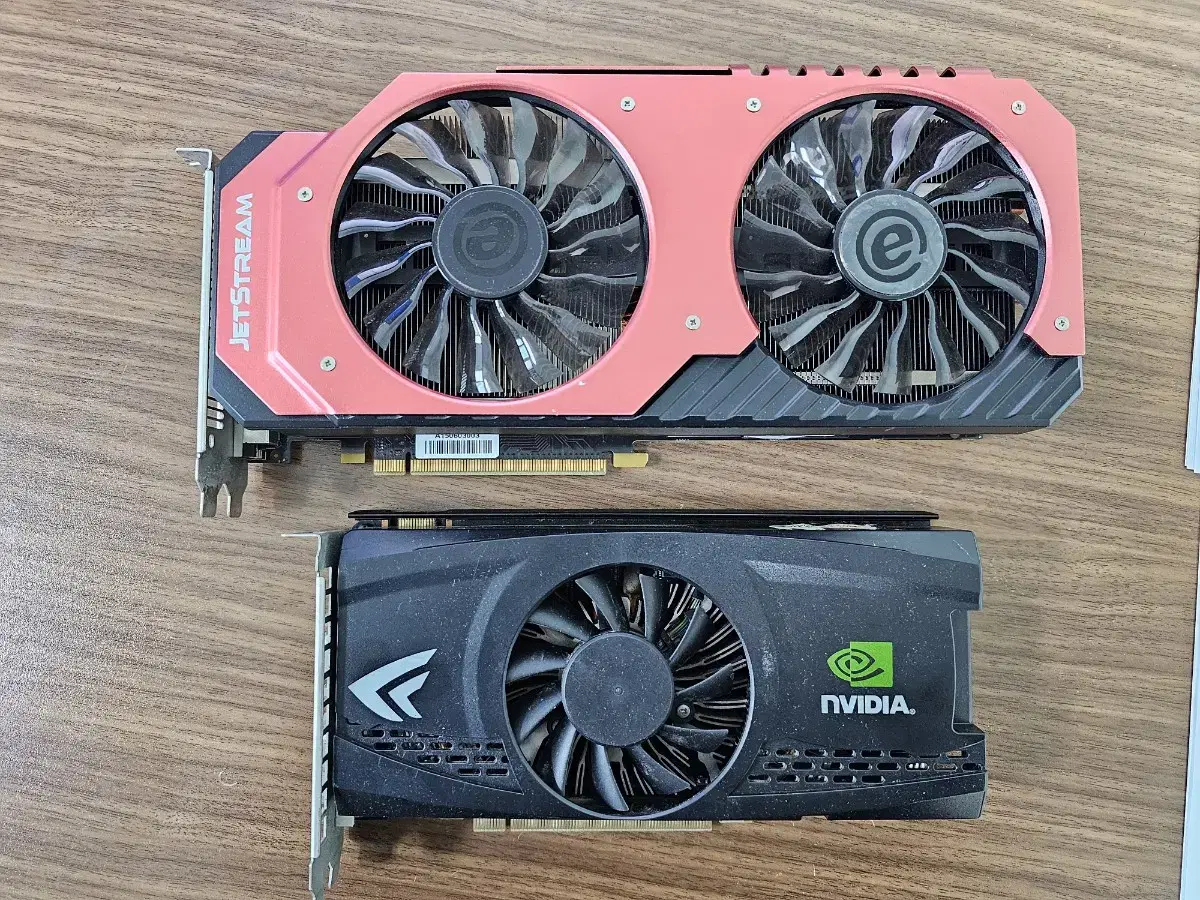 gtx970(화면노이즈) 560ti(구동확인불가)